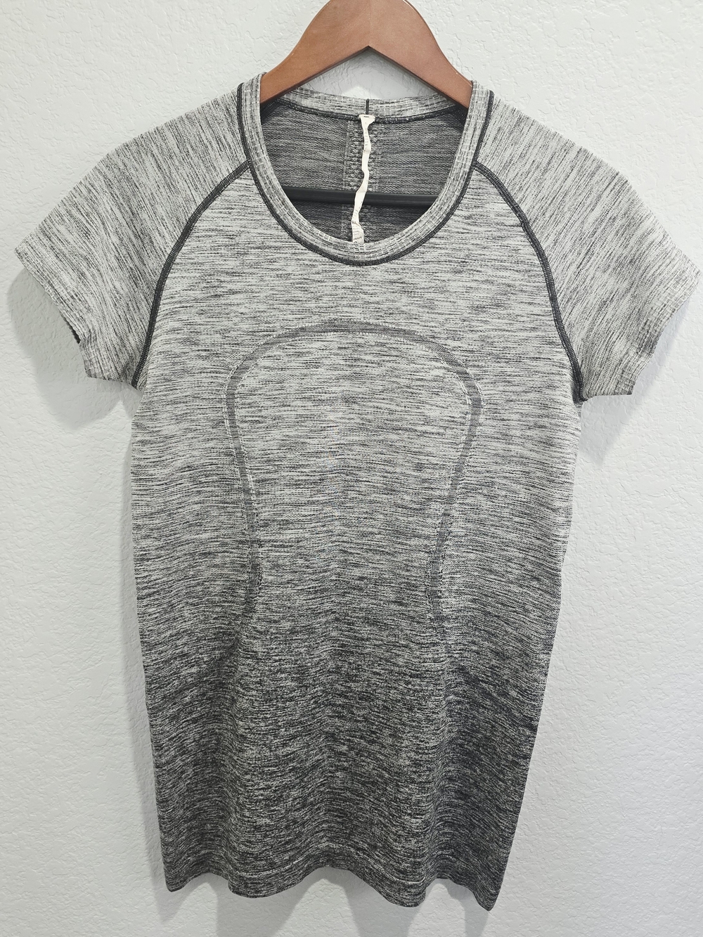 Lululemon Swiftly Tech Short Sleeve Top Women's Size 8 Gray Heather Athletic Run